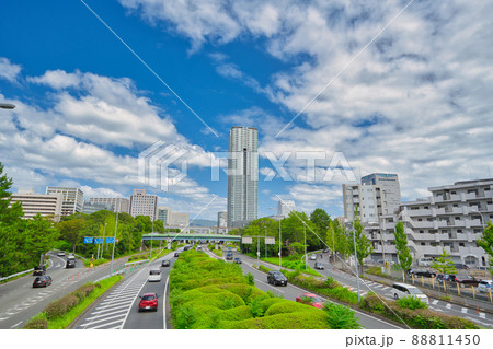 【大阪府】9月・さわやかな青空の千里ニュータウンの街風景と新御堂筋 【大阪府】9月・さわやかな青空の千里ニュータウンの街風景と新御堂筋 88811450