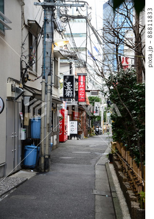 早朝の神楽坂裏 早朝の神楽坂裏 88811833