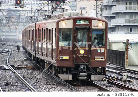 大阪都心と関西近郊の広域を結び…人々の移動を担う『近鉄電車』 88811846