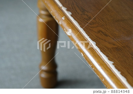 テーブルの老朽化2 88814348