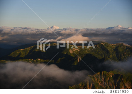 槍ヶ岳から望む双六岳 槍ヶ岳から望む双六岳 88814930