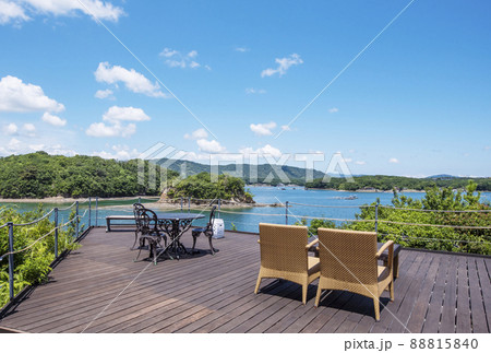 海辺のカフェ　海の見えるレストラン　リゾートイメージ　テラス　イメージ素材 88815840
