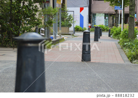 歩道の車止めポール 歩道の車止めポール 88818232