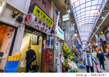 日本の東京都市景観 浅草新仲見世や浅草地下街入口などを望む=4月15日 日本の東京都市景観 浅草新仲見世や浅草地下街入口などを望む=4月15日 88818287