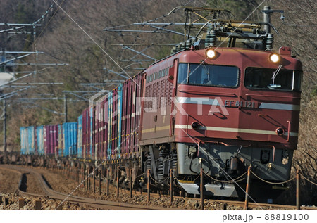 北陸本線 津幡-倶利伽羅 JR貨物 EF81-121(富山) 北陸本線 津幡-倶利伽羅 JR貨物 EF81-121(富山) 88819100