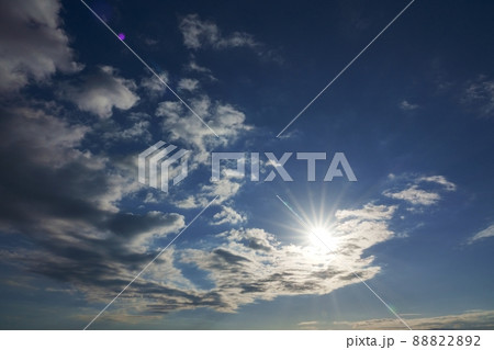 初冬の爽快な青空と朝陽に照らされた雲・211113am 初冬の爽快な青空と朝陽に照らされた雲・211113am 88822892