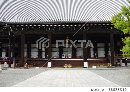 京都春の東本願寺の情景 88823316