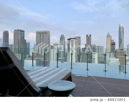 タイ、バンコクのホテルのプールサイド 88823801