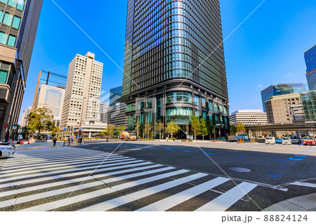 東京 千代田区大手町の都市風景 呉服橋交差点 東京 千代田区大手町の都市風景 呉服橋交差点 88824124