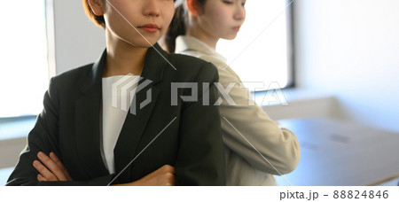 仲が悪い 88824846