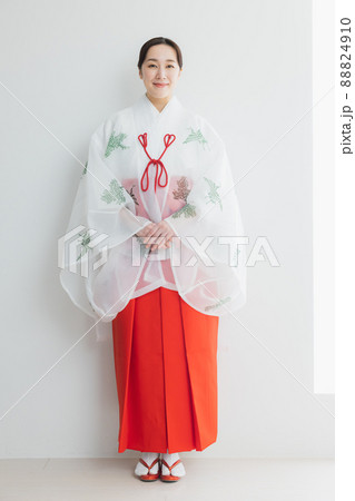 巫女 全身 巫女 全身 88824910