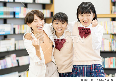 中学生 教室 学校 撮影協力:中央工学校附属日本語学校 中学生 教室 学校 撮影協力:中央工学校附属日本語学校 88825010