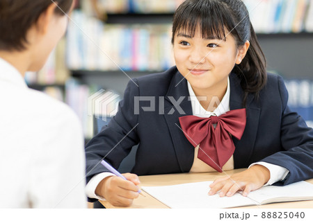 中学生　教室　学校　撮影協力：中央工学校附属日本語学校 88825040