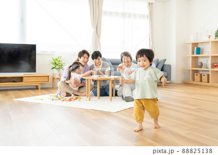 家族 リビング こども 家族 リビング こども 88825138