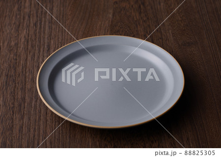 灰色の洋皿 灰色の洋皿 88825305