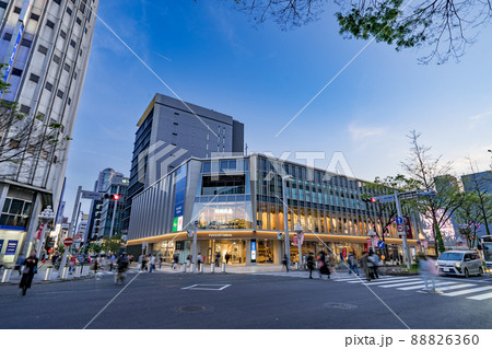 名古屋市・中区　栄　広小路通　広小路伊勢町交差点　マルエイガレリア 88826360