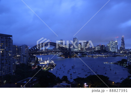 ノースシドニーから見たオーストラリアシドニーの美しい都市夜景 ノースシドニーから見たオーストラリアシドニーの美しい都市夜景 88827391