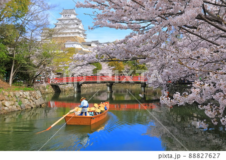【兵庫県】満開の桜と姫路城の和船 88827627