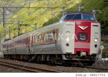 伯備線を走る381系L特急やくも4両 88827703