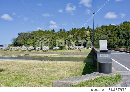 整備の済んだ春の月山富田城下 飯梨川に架かる富田橋 整備の済んだ春の月山富田城下 飯梨川に架かる富田橋 88827932