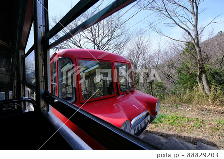 四国八十八ヵ所第85番 五剣山 観自在院 八栗寺へつづくケーブルカー 88829203