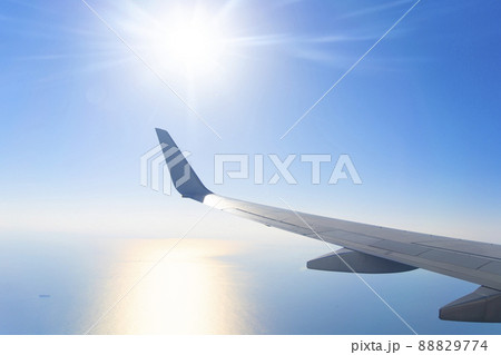 飛行機の窓からの眺め 飛行機の窓からの眺め 88829774