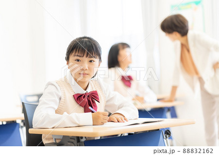 中学生　教室　学校　撮影協力：中央工学校附属日本語学校 88832162
