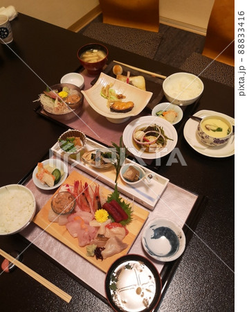 焼き魚定食と刺し身定食 焼き魚定食と刺し身定食 88833416