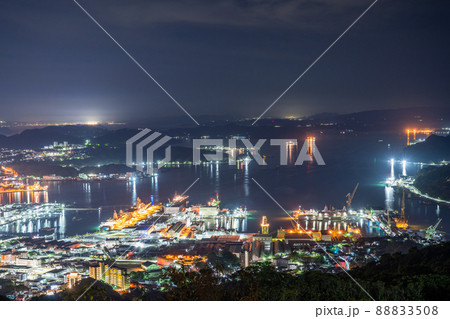 《長崎県》佐世保中心街の夜景・弓張岳展望台の眺め 88833508