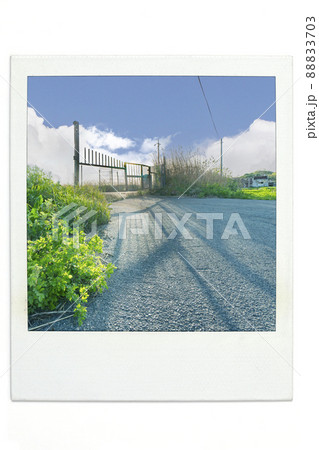 錆びた門扉　ポラ風 88833703