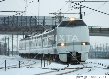北陸本線 加賀笠間-美川 JR西日本 683系 S24+S04編成(金沢) しらさぎ 北陸本線 加賀笠間-美川 JR西日本 683系 S24+S04編成(金沢) しらさぎ 88837031