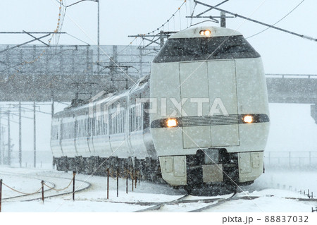 北陸本線　加賀笠間－美川　JR西日本　683系　S22+S11編成（金沢）　しらさぎ 88837032