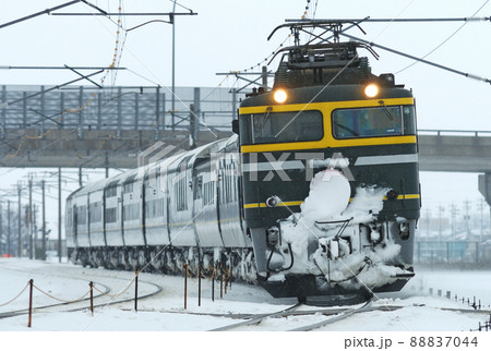 北陸本線 加賀笠間-美川 JR西日本 EF81-43(敦賀)+24系 トワイライトエクスプレス 北陸本線 加賀笠間-美川 JR西日本 EF81-43(敦賀)+24系 トワイライトエクスプレス 88837044