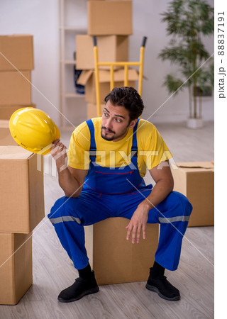 Young male contractor doing home relocation Young male contractor doing home relocation 88837191