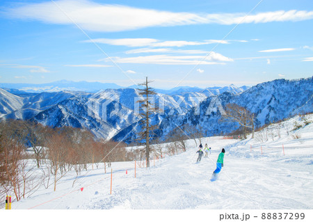 雪山 スキー場からの風景 雪山 スキー場からの風景 88837299