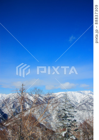 雪山 スキー場からの風景 雪山 スキー場からの風景 88837309