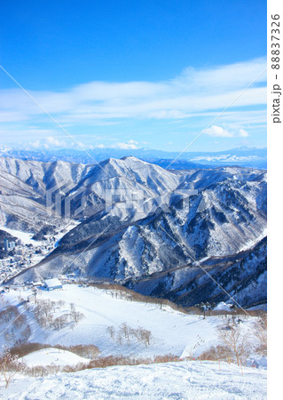 雪山 スキー場からの風景 雪山 スキー場からの風景 88837326