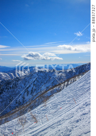 雪山 スキー場からの風景 雪山 スキー場からの風景 88837327