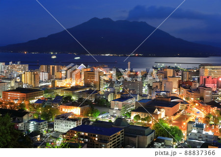 【鹿児島県】城山公園展望台から鹿児島の夜景と桜島 【鹿児島県】城山公園展望台から鹿児島の夜景と桜島 88837366