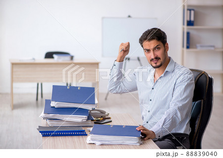 Young male employee and too much work in the office 88839040