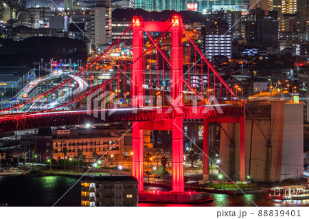 《福岡県》若戸大橋の夜景・高塔山公園の眺め 《福岡県》若戸大橋の夜景・高塔山公園の眺め 88839401