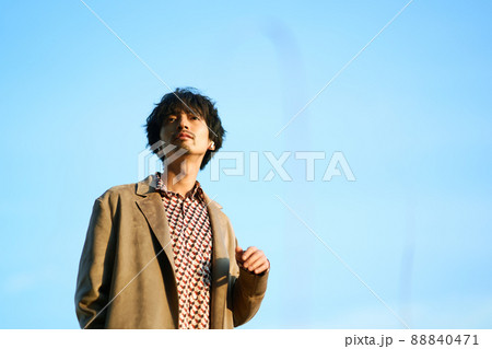 男性　ファッション　若い 88840471