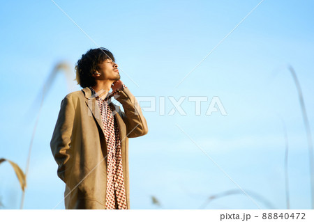 男性　ファッション　若い 88840472