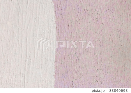 The colored wall is two colors 88840698