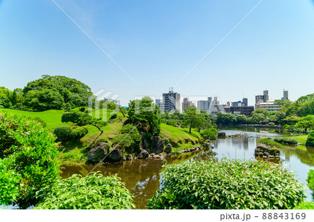 日本庭園「新緑の庭園風景」観光名所　水前寺成趣園　日本・九州・熊本県 88843169