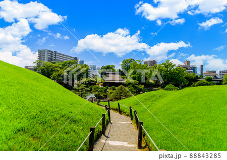 日本庭園「新緑の庭園風景」観光名所　水前寺成趣園　日本・九州・熊本県 88843285