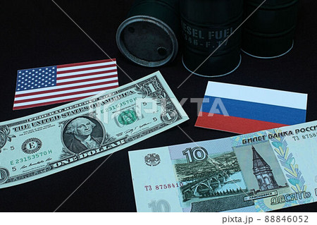 【米ドル・ロシアルーブル・石油・原油などに関する記事のサムネイルに】ロシアルーブル紙幣とチャート 88846052