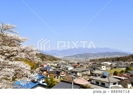 別所温泉より浅間山方面を望む(長野県上田市)【2022.4】 88846718