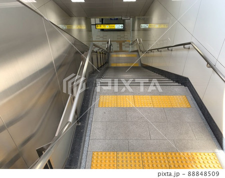 栃木駅構内の階段 88848509