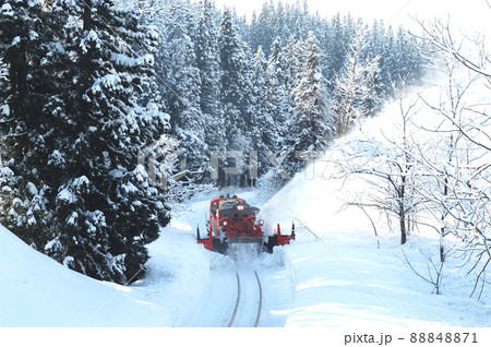 只見線　魚沼田中ー越後須原　JR東日本　DD14-333（長岡）＋DE10-1680（長岡）　特雪 88848871